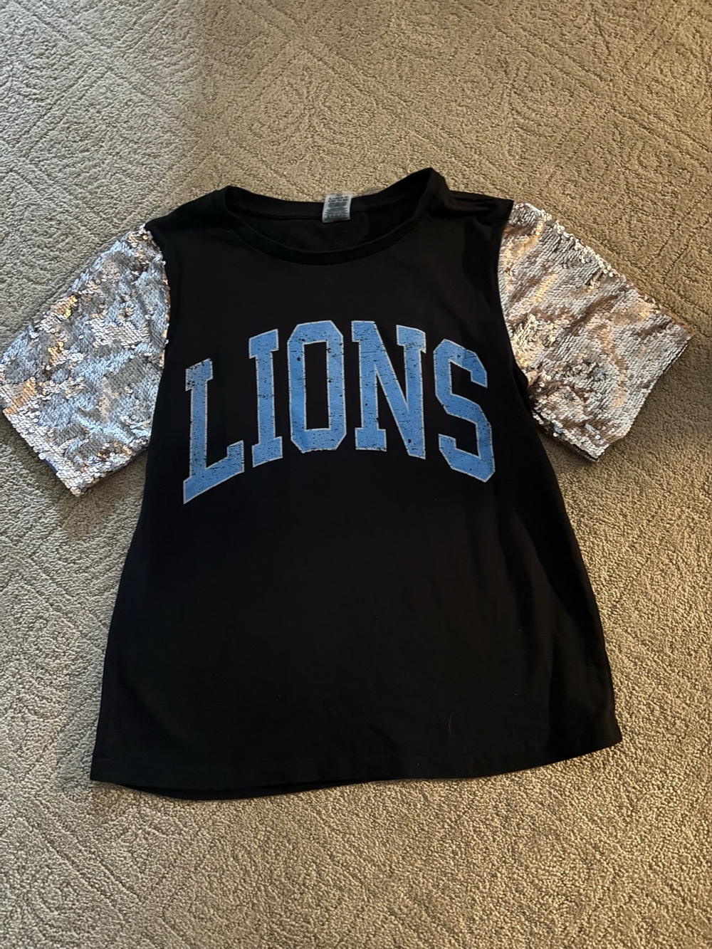 DETROIT  LIONS black tee shirt with gold sequin sleeves .